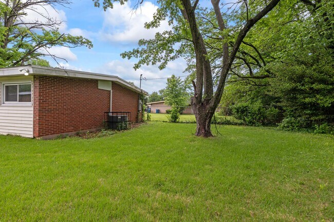 Building Photo - 6452 Evergreen Blvd