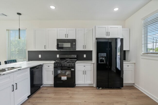Building Photo - Villas at Mansfield