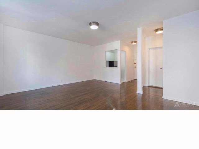 Primary Photo - 116 Thompson St