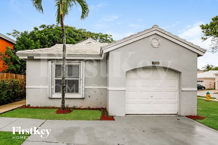 Foto principal - 6553 Bayfront Dr