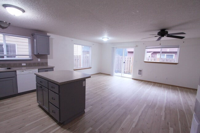 Building Photo - 455 Donna Dr