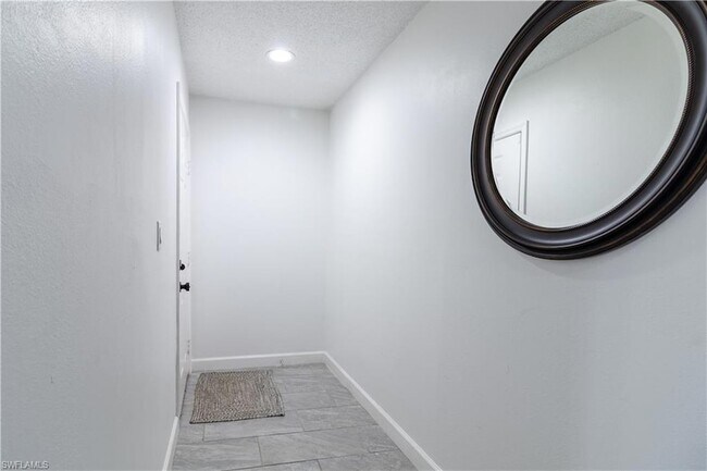 Foto del edificio - 745 Landover Cir