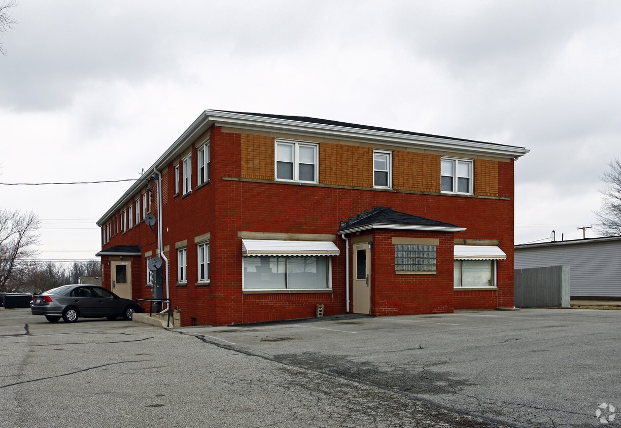 Primary Photo - Statler Apartments