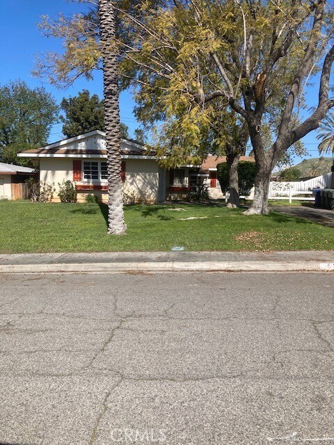 Primary Photo - 515 Alta Mesa Dr