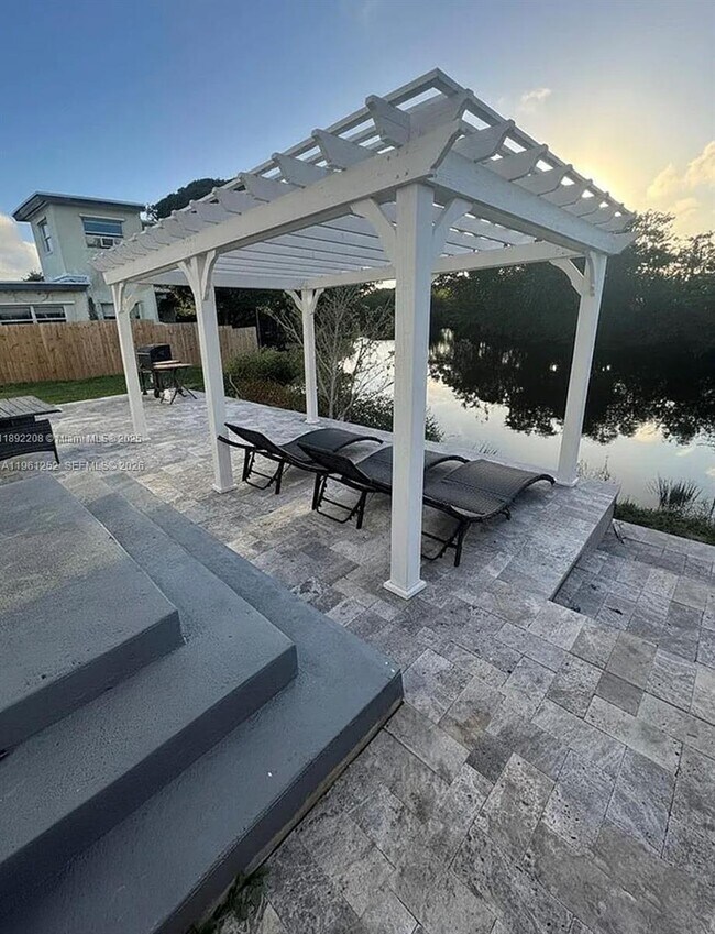 Foto del edificio - 655 NW 24th Ave