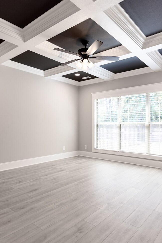 Foto del edificio - Luxury Living at Its Finest In Sango Featuring An Open Floor Plan, Fireplace and Resort Style Pri...