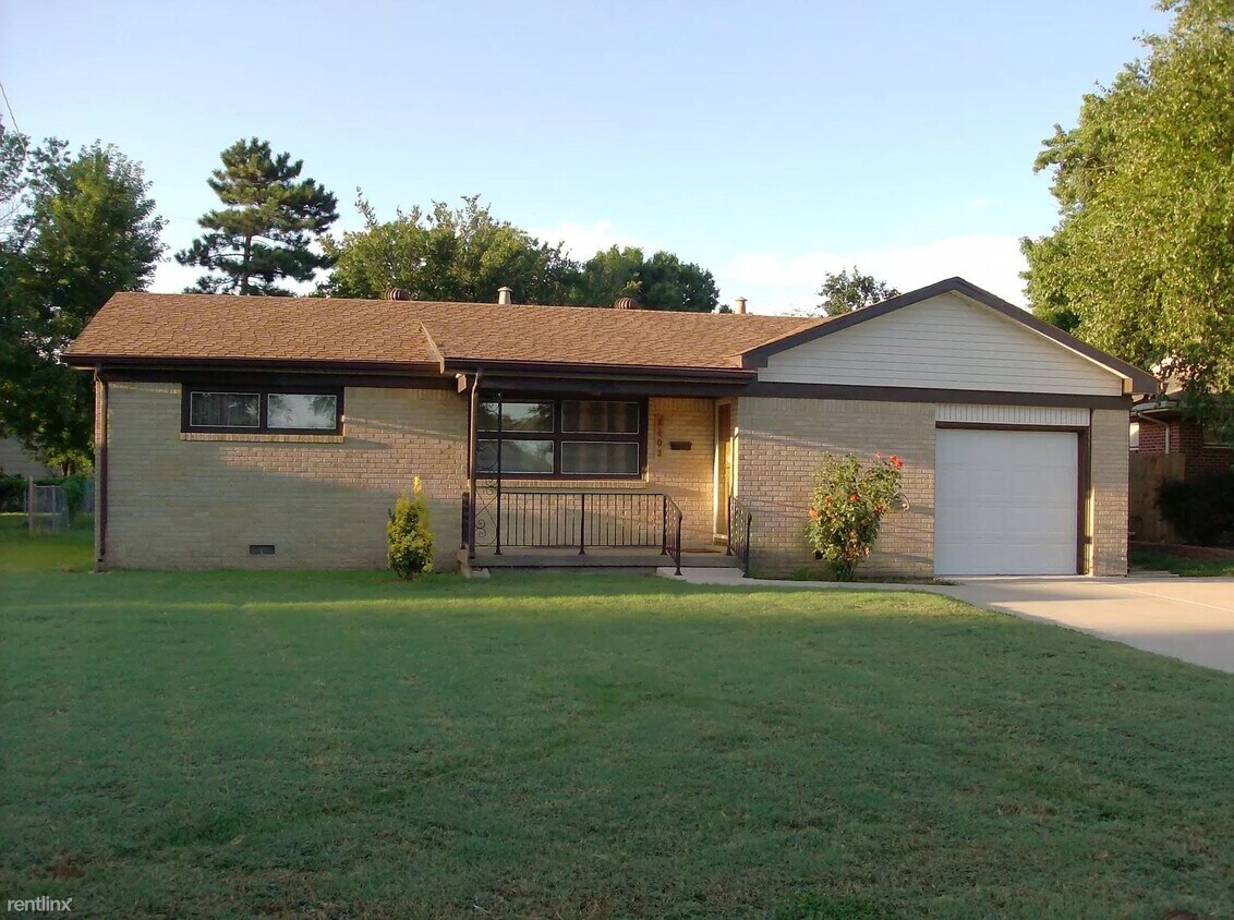 Primary Photo - 3 br, 1 bath House - 2403 W Manhattan Dr S...