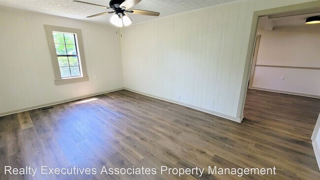 Foto del edificio - 3 br, 1.5 bath House - 612 Short Street