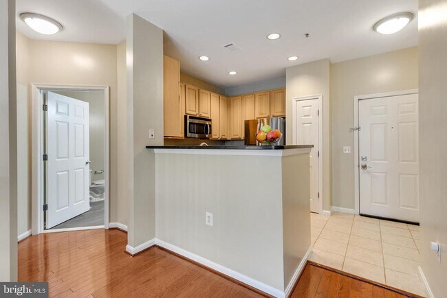 Building Photo - 2465 Army Navy Dr