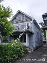 Building Photo - 31 Custer St