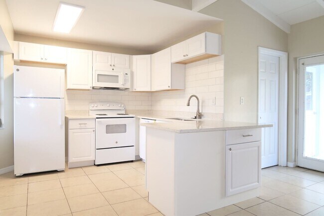 Building Photo - 2 Bedroom, 1 Bathroom Home for Rent in St ...