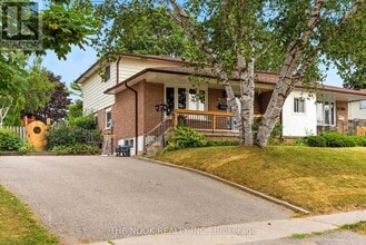 Building Photo - 79 Lawrence Crescent