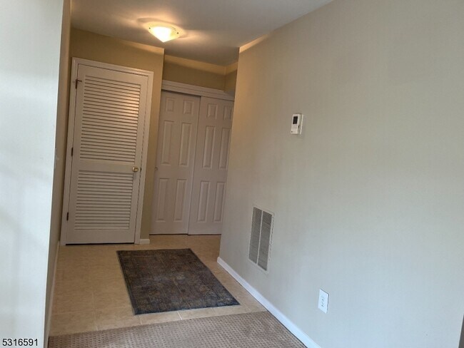 Building Photo - 155 Surrey Ct