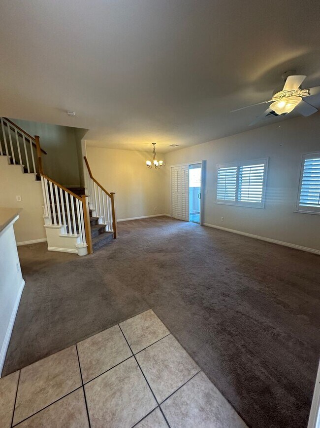 Building Photo - *$500 OFF FIRST MONTHS RENT* SPACIOUS 3 BE...