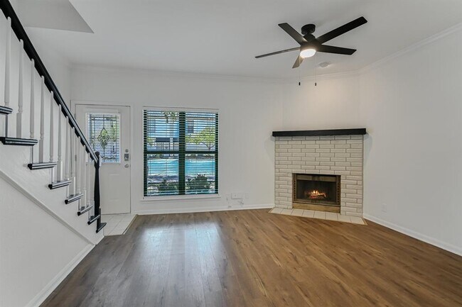 Building Photo - 1307 Kinney Ave