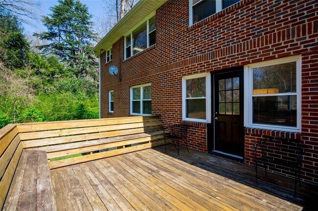Foto del edificio - 1536 Beech Valley Way NE
