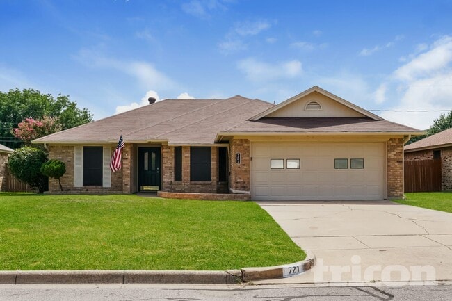 Building Photo - 721 Parkview Dr