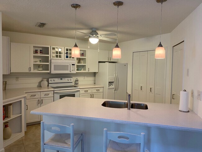 Upgraded white Coastal kitchen with new appliances - 900 Ironwood Dr