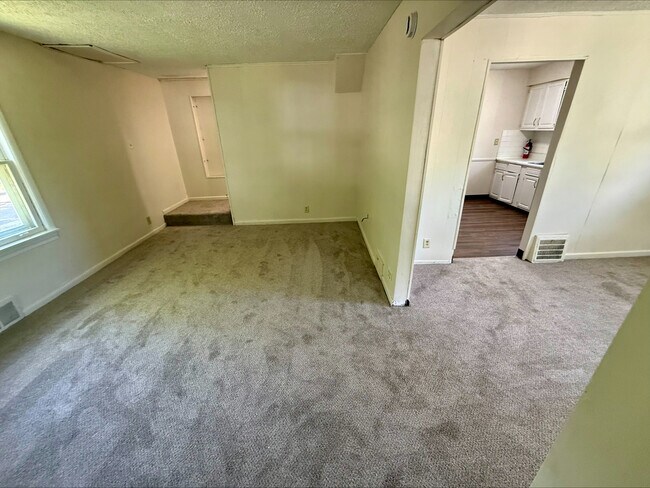 Foto del edificio - 1215 Pondview Ave