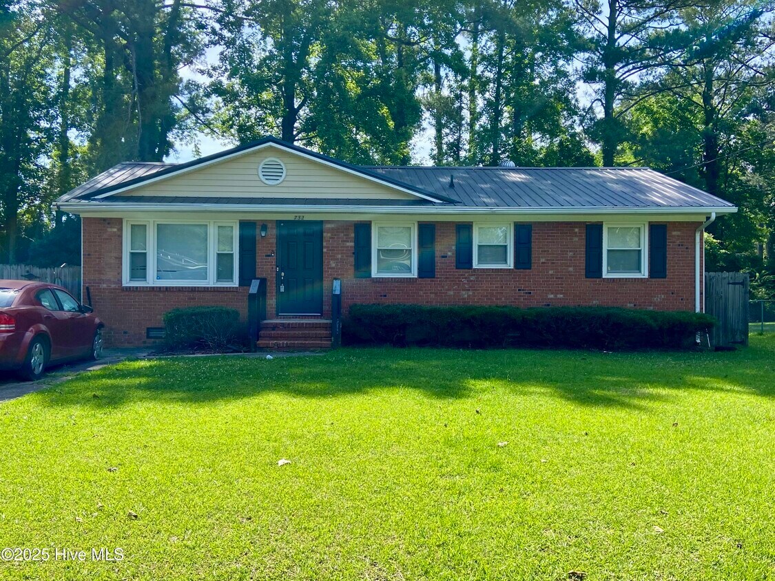Primary Photo - 732 Dennis Rd
