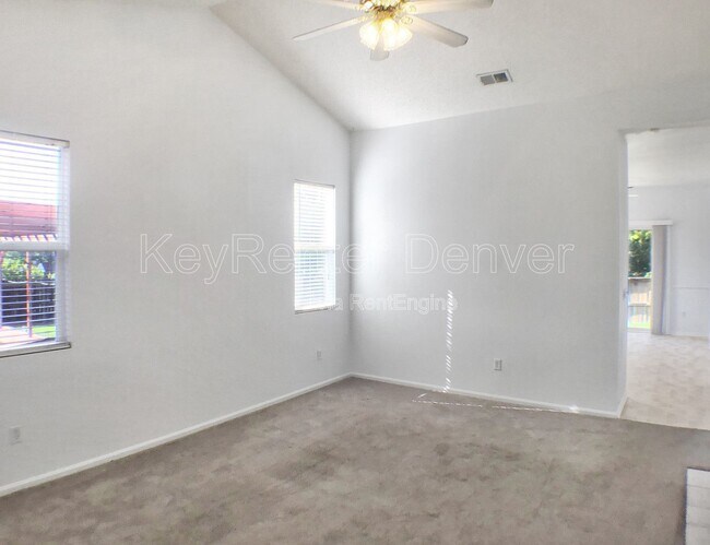 Foto del edificio - 19807 E 39th Ave