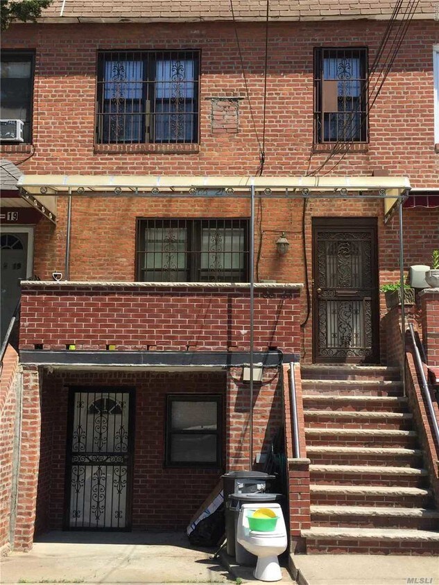 Primary Photo - 66-21 Alderton St