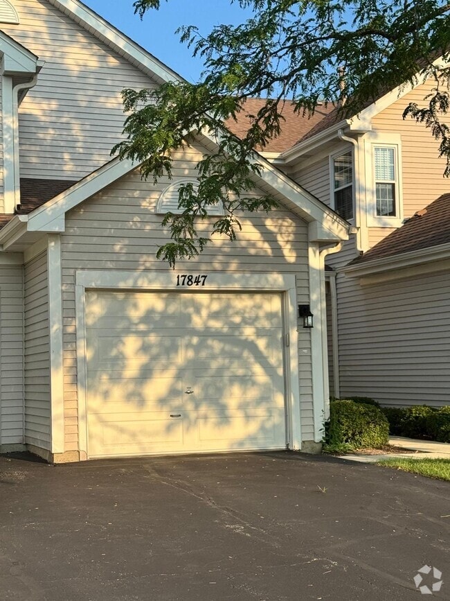 Building Photo - 17847 W Salisbury Dr