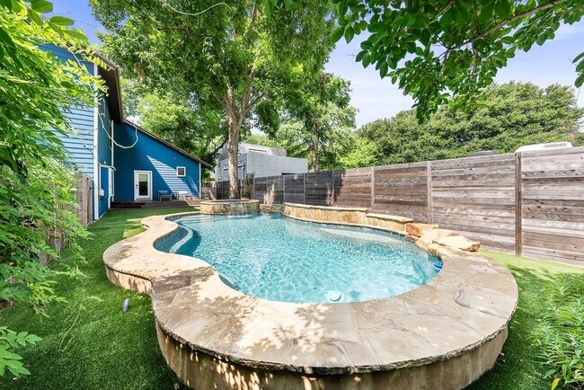 Foto del edificio - 2304 Holly St