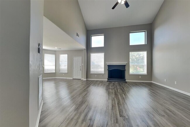 Foto del edificio - 17907 Timber Crossing Ln
