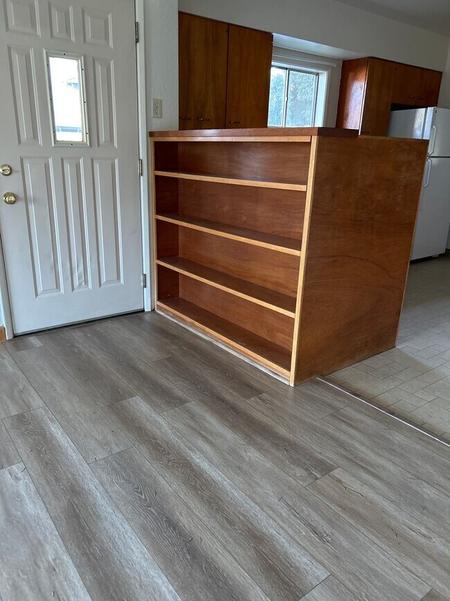 Building Photo - Cute 2 bedroom house