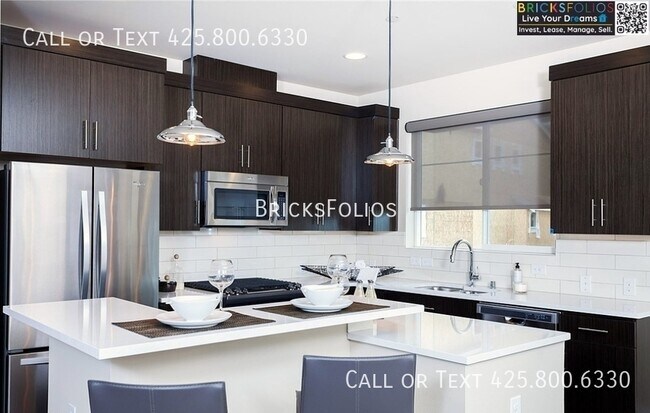 Foto del edificio - STYLISH TOWNHOME FOR RENT IN RENTON!