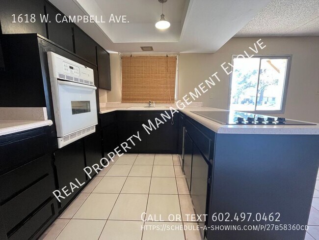 Building Photo - 3 Bed 1.5 Bath Phoenix Townhome!