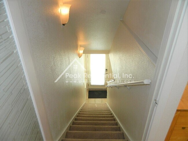 Building Photo - 3 br, 2.5 bath House - 243 McDowell Lane