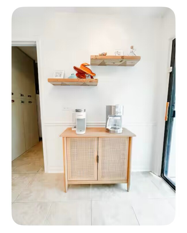 Foto del edificio - 4402 Sea Cove