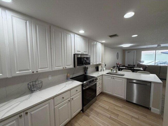 Building Photo - 223 Soriano Dr