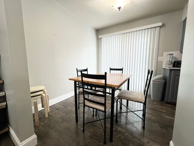 Foto del edificio - 5658 South Village Circle