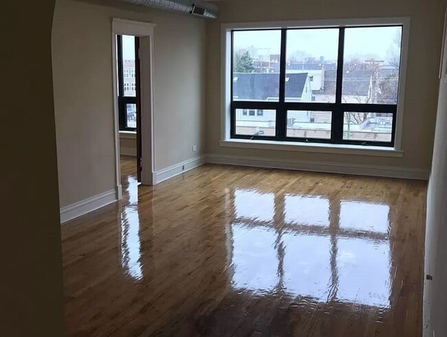 Building Photo - 3048 N Ashland Ave