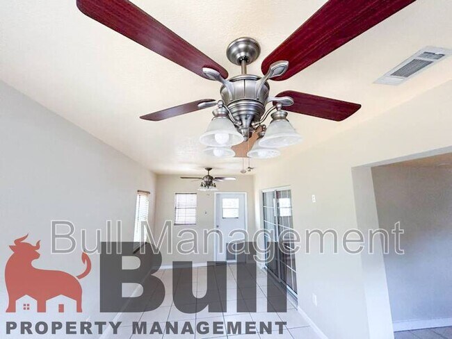 Building Photo - 1066 Las Cruces Dr