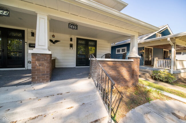Foto del edificio - 5446 N College Ave