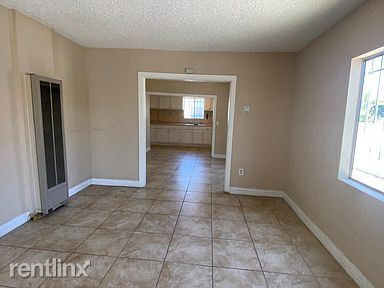 Building Photo - 2 br, 1 bath House - 715 E 87th Pl