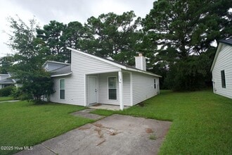 Building Photo - 115 Village Cir
