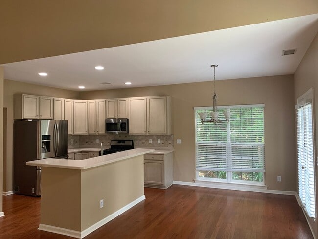 Foto del edificio - Move-in Ready 5 bedroom, 3.5 bath house lo...