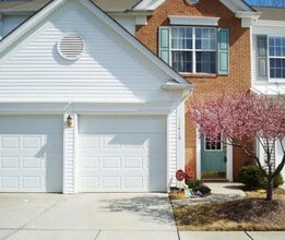 Building Photo - Room in Townhome on Dunford St