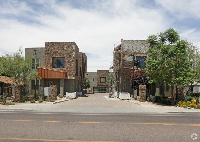 Foto principal - 312 S Hardy Dr