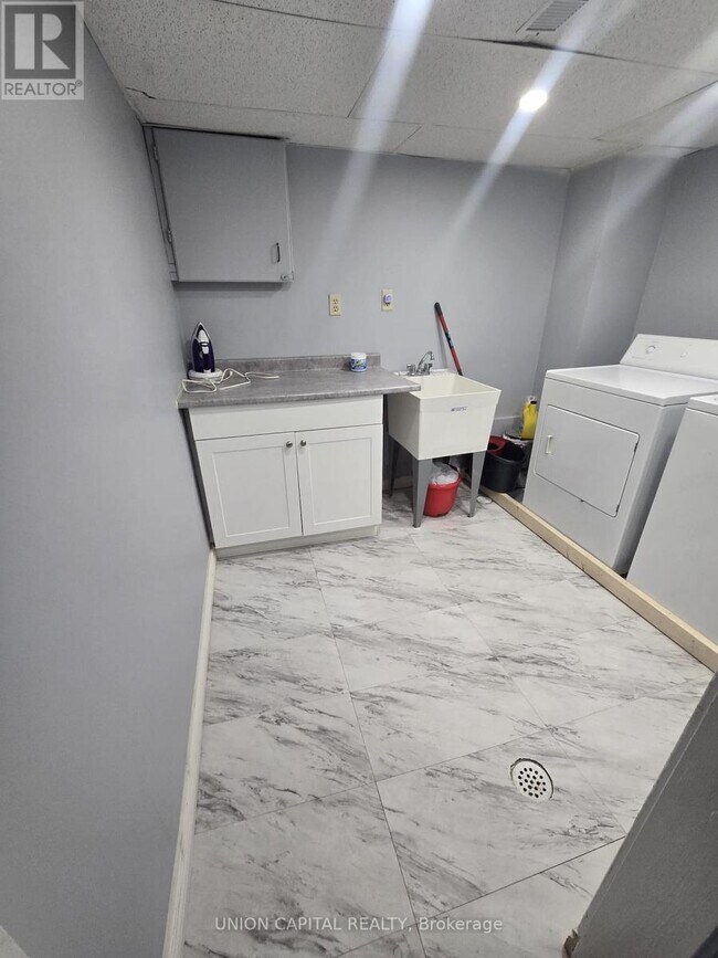 Building Photo - 71 Osterhout Pl