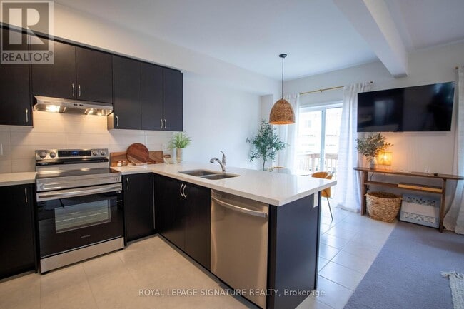 Building Photo - 305 Garner Rd W