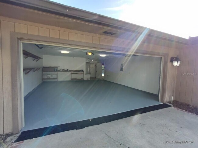 Building Photo - 311 NE 47th Ct