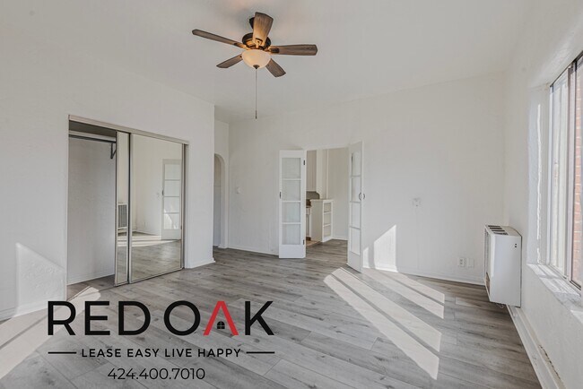 Building Photo - ~1 Month FREE~ Welcoming One Berdroom with...