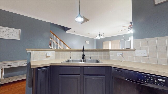 Foto del edificio - 8030 Singing Sonnet Ln