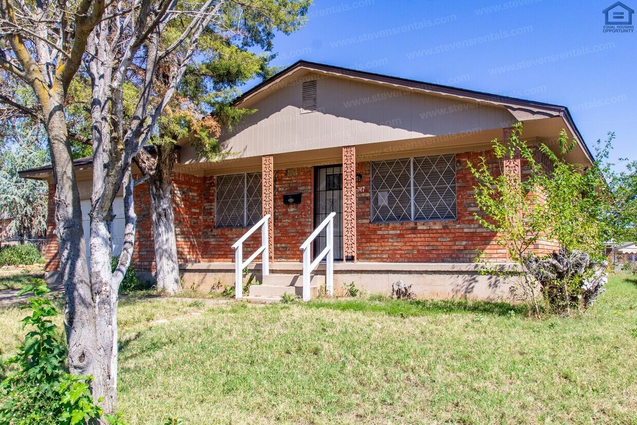 Foto principal - 717 SW Ranch Oak Blvd